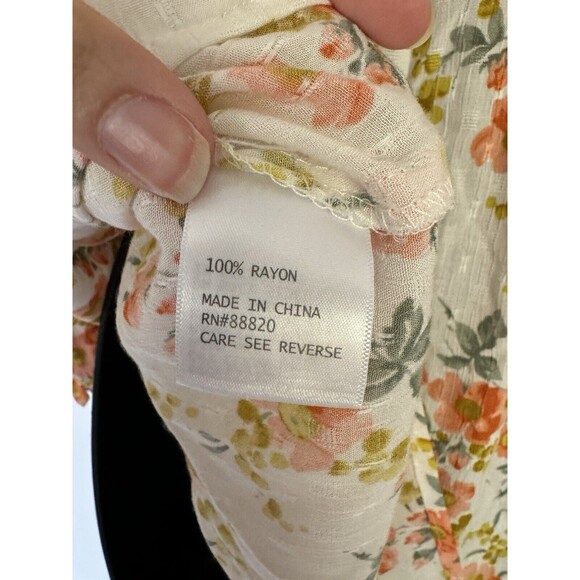 Cupcakes And Cashmere Top Women's Size XL White Coral Pink Floral Smocked Blouse - Picture 6 of 7